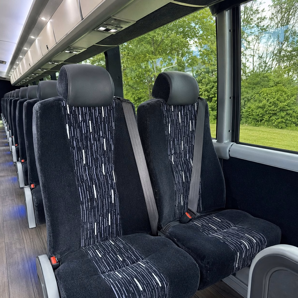 how where and when you re traveling affects lincoln bus rental rates