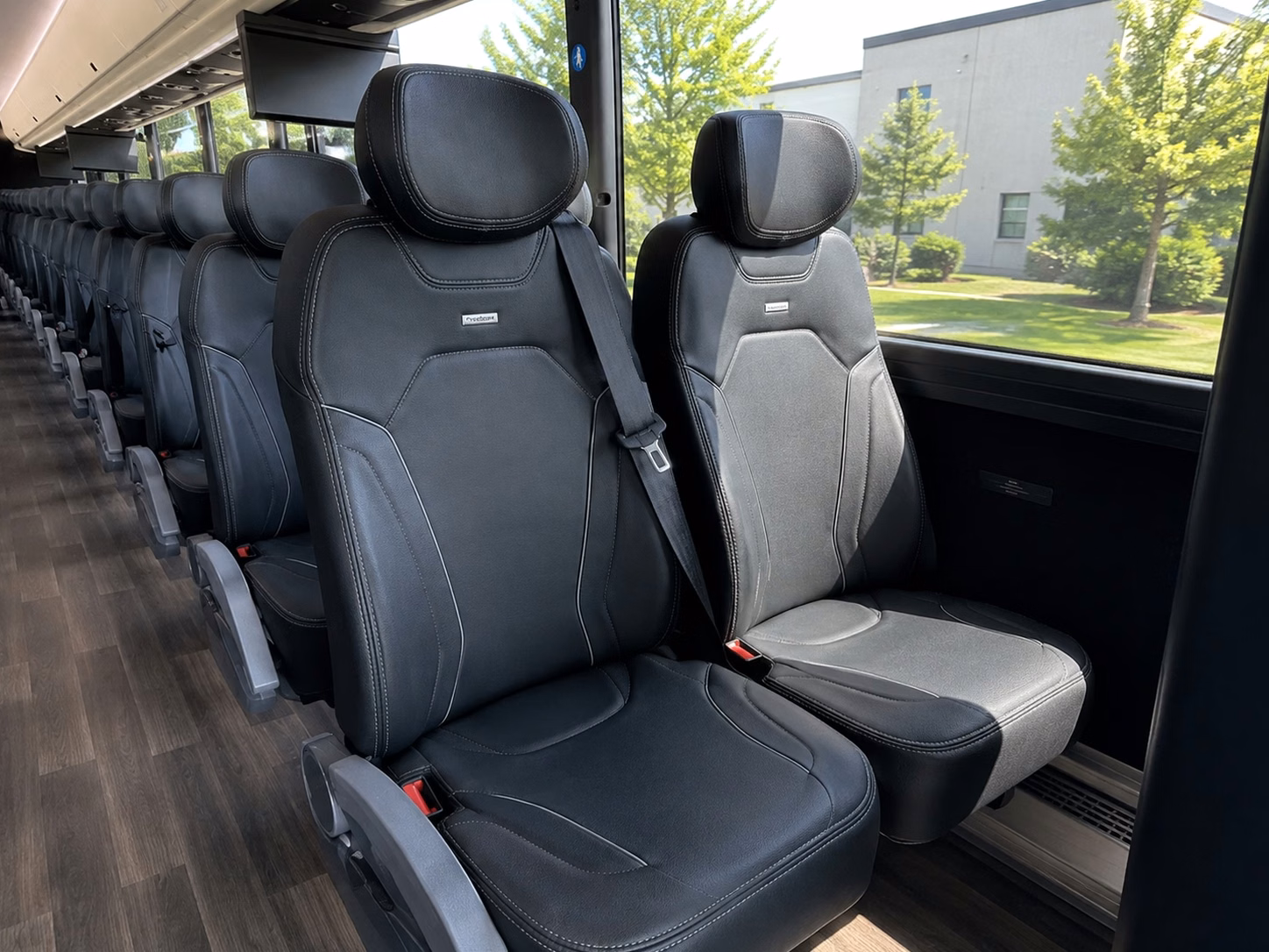 lincoln charter bus rental